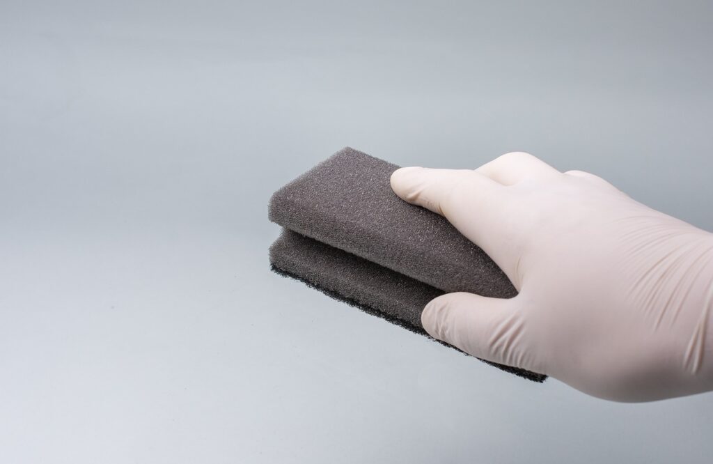 hand, to clean, sponge-1098466.jpg